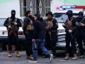 سوريا تحذر إيران من "بث الفوضى" وتدعوها إلى احترام "السيادة الوطنية"