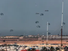 الولايات المتحدة: أسقطنا 38 ألف وجبة غذائية على ساحل غزة