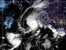 إعصار "أورلين" يصل المكسيك.. و"إيان" يودي بحياة 85 شخصاً في فلوريدا