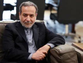 إيران تدعو أميركا لاستبعاد "الخيار العسكري" خلال مفاوضات عُمان