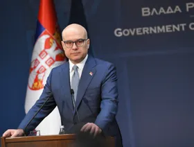 رئيس وزراء صربيا يستقيل من منصبه بعد أسابيع من الاحتجاجات