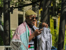 خوفاً على سلامته.. طالب مناصر للفلسطينيين يعتزم مغادرة أميركا