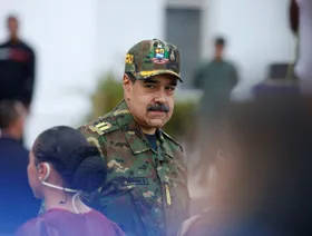 تقرير: ترمب عرض ممراً آمناً على مادورو مقابل مغادرة فنزويلا فوراً وتجنب المواجهة