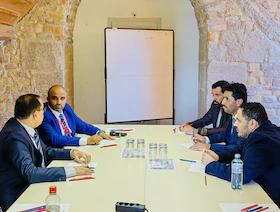 الحكومة اليمنية تعلن اتفاقاً لتبادل الأسرى مع الحوثيين