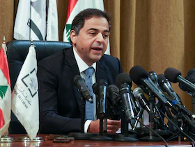 "مصرف لبنان" يعلن سداد الرواتب الحكومية بالدولار