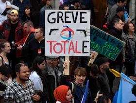 آلاف الفرنسيين يتظاهرون ضد "غلاء المعيشة".. والشرطة تحذّر من العنف