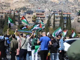 صور.. السوريون يحيون ذكرى الثورة في دمشق للمرة الأولى بعد 14 عاماً