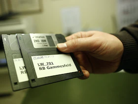 حملة "رقمنة".. اليابان تعلن الحرب على الأقراص المرنة