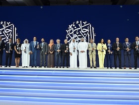 نادي دبي للصحافة يكرم 14 فائزاً بـ"جائزة الإعلام العربي"