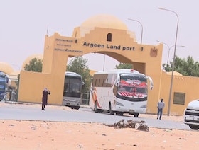 مصر تسمح بدخول النازحين السودانيين عبر المعابر البرية "دون تأشيرة"