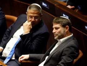 وزيران يمينيان يهددان بإسقاط حكومة إسرائيل إذا قبلت "مقترح بايدن"