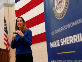 قلق الديمقراطيين يتصاعد.. سباق حاكم نيوجيرسي على المحك بسبب أخطاء ميكي شيريل