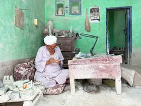 "نحّات الفراعنة "وحكاية الحظ مع الجعران