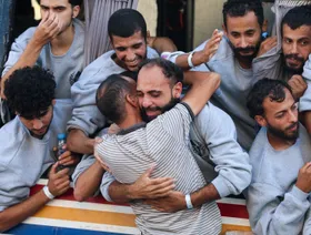 اتفاق غزة | إطلاق سراح 1968 أسيراً فلسطينياً.. وإسرائيل تتسلم 20 محتجزاً و4 جثامين