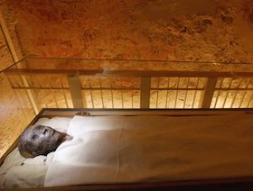 مصريون يعزون سلسلة الحوادث الأخيرة إلى "لعنة الفراعنة".. فما قصتها؟