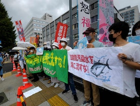 رغم معارضة بكين.. اليابان تبدأ إطلاق مياه فوكوشيما "المشعة" الخميس