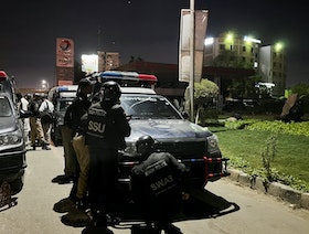 باكستان.. سقوط 7 بينهم 3 مسلحين بهجوم على مجمع شرطة في كراتشي