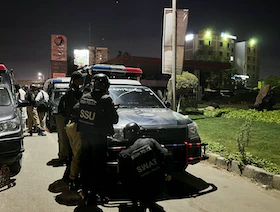 باكستان.. سقوط 7 بينهم 3 مسلحين بهجوم على مجمع شرطة في كراتشي