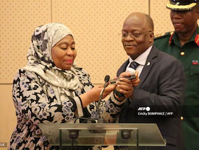 سامية حسن تؤدي اليمين كأول رئيسة لتنزانيا خلفاً لماغوفولي 