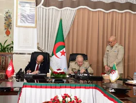 تونس والجزائر توقعان اتفاقية دفاعية لمواجهة "التحديات الإقليمية"