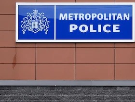 انتقادات حادة لشرطة لندن بعد إقرار أحد عناصرها بارتكاب 24 عملية اغتصاب