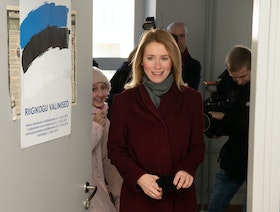 كايا كالاس أول رئيسة وزراء في تاريخ إستونيا