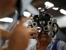 التنكس البقعي الجاف.. اضطراب شائع في العين يصيب البالغين