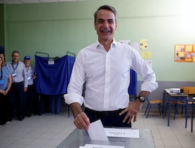 اليونان.. انطلاق الانتخابات البرلمانية وسط توقعات بفوز المحافظين