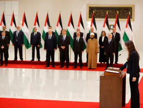 الحكومة الفلسطينية الجديدة تؤدي اليمين الدستورية أمام عباس