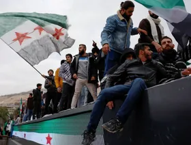 عام على سقوط الأسد.. إنهاء العزلة الدولية رهان "سوريا الجديدة" وسط تحديات الأمن والاقتصاد