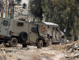 الهجوم الإسرائيلي على جنين يجبر المئات على مغادرة منازلهم