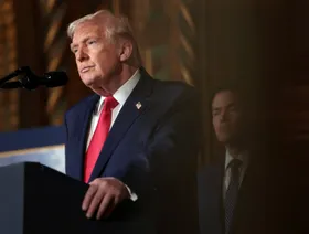 ترمب: قرار التنحي متروك لمادورو ولكن "من الذكاء أن يفعل ذلك"