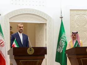 وزير الخارجية الإيراني من الرياض: علاقاتنا بالسعودية في الاتجاه الصحيح