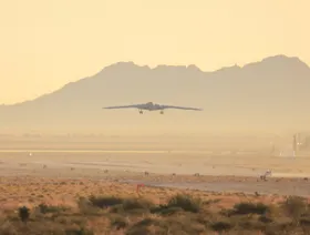 B-21 Raider.. قاذفة قنابل نووية شبحية أميركية تحلق في السماء