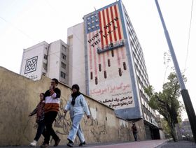 إيران تبدي استعدادها لـ"مفاوضات مباشرة" مع واشنطن "حال توفر الظروف"