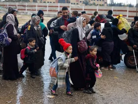 البيت الأبيض: محادثات باريس تتضمن وقفاً تدريجياً للنار في غزة