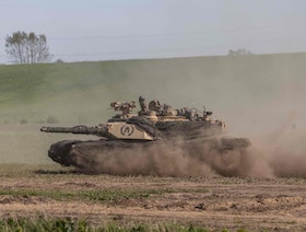 عقب إعلان ألمانيا.. واشنطن تقرر منح أوكرانيا 31 دبابة "أبرامز"