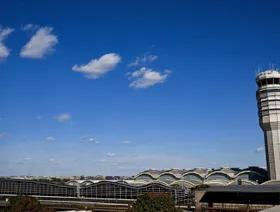 وزير النقل الأميركي: إغلاق جزئي للمجال الجوي إذا استمرت أزمة تمويل الحكومة