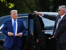 البيت الأبيض يرحب بعودة ترمب "الأب" بعد دعابة من أمين عام الناتو