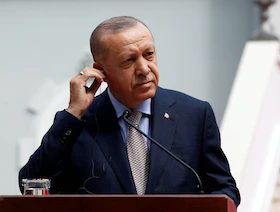 رغم تهديدات واشنطن.. أردوغان: متمسكون بشراء دفعة ثانية من "إس 400"