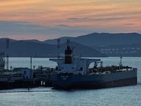 بعد عرض مُغرٍ من موسكو.. إندونيسيا تبحث شراء النفط الروسي