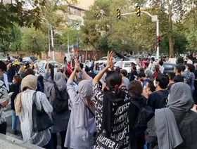 إيران.. الحكم بإعدام مغن دعم "احتجاجات مهسا أميني"