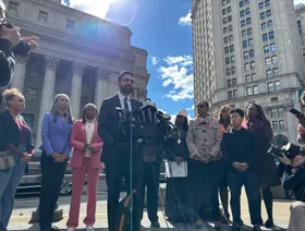 فخر في أوغندا بممداني.. من صحافي متدرّب سابق إلى منافس على عمدة نيويورك