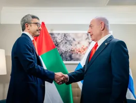 وزير الخارجية الإماراتي يلتقي نتنياهو: إنهاء حرب غزة ضروري وندعم "حل الدولتين"