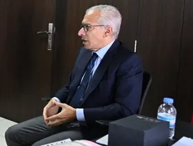 وزير الاقتصاد اللبناني: وجود سلاح خارج الدولة عائق أمام النمو