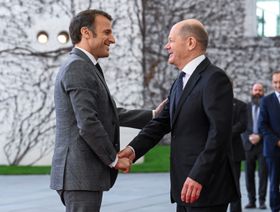 الرئيس الفرنسي يصل ألمانيا في "زيارة دولة" لـ"تخفيف التوتر"