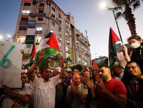 أسير فلسطيني سابق يستعيد فرحة الحرية بخبر احتمال إطلاق سراح ابنه