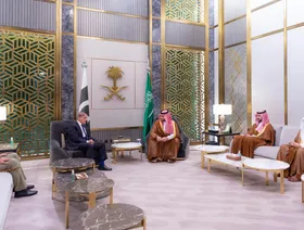 ولي العهد السعودي يبحث مع رئيس وزراء باكستان التطورات الإقليمية والدولية