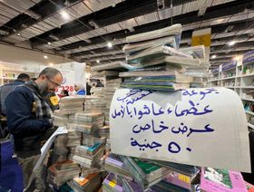 معرض القاهرة للكتاب يتحدى البرد و"نار" الأسعار