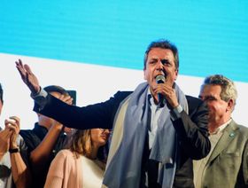 مرشح "يسار الوسط" يتصدر نتائج انتخابات الرئاسة في الأرجنتين